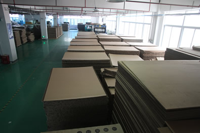 <b>卡 扣箱的優(yōu)點(diǎn) The Advantages of Clamp Boxes</b>